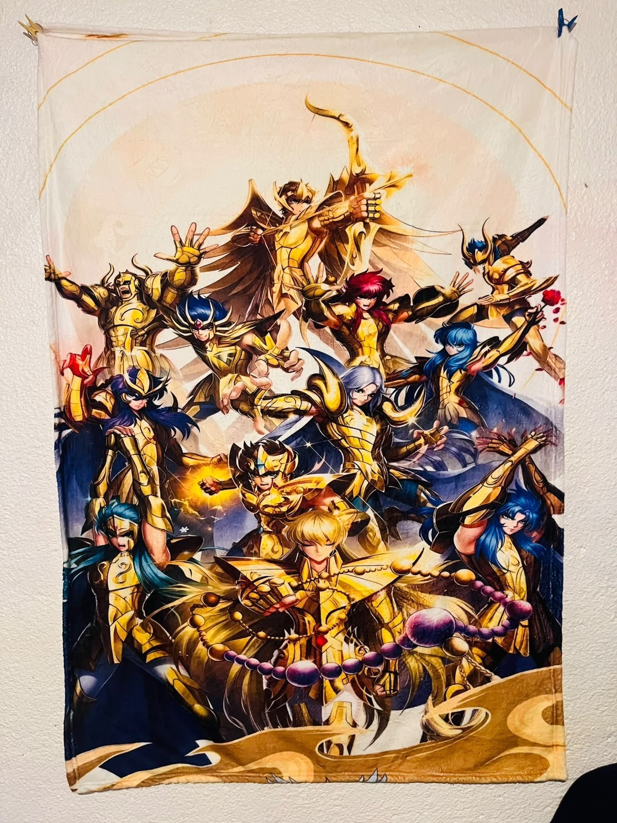 Frazada viajera anime: Caballeros del Zodiaco con armaduras doradas — foto de la frazada real